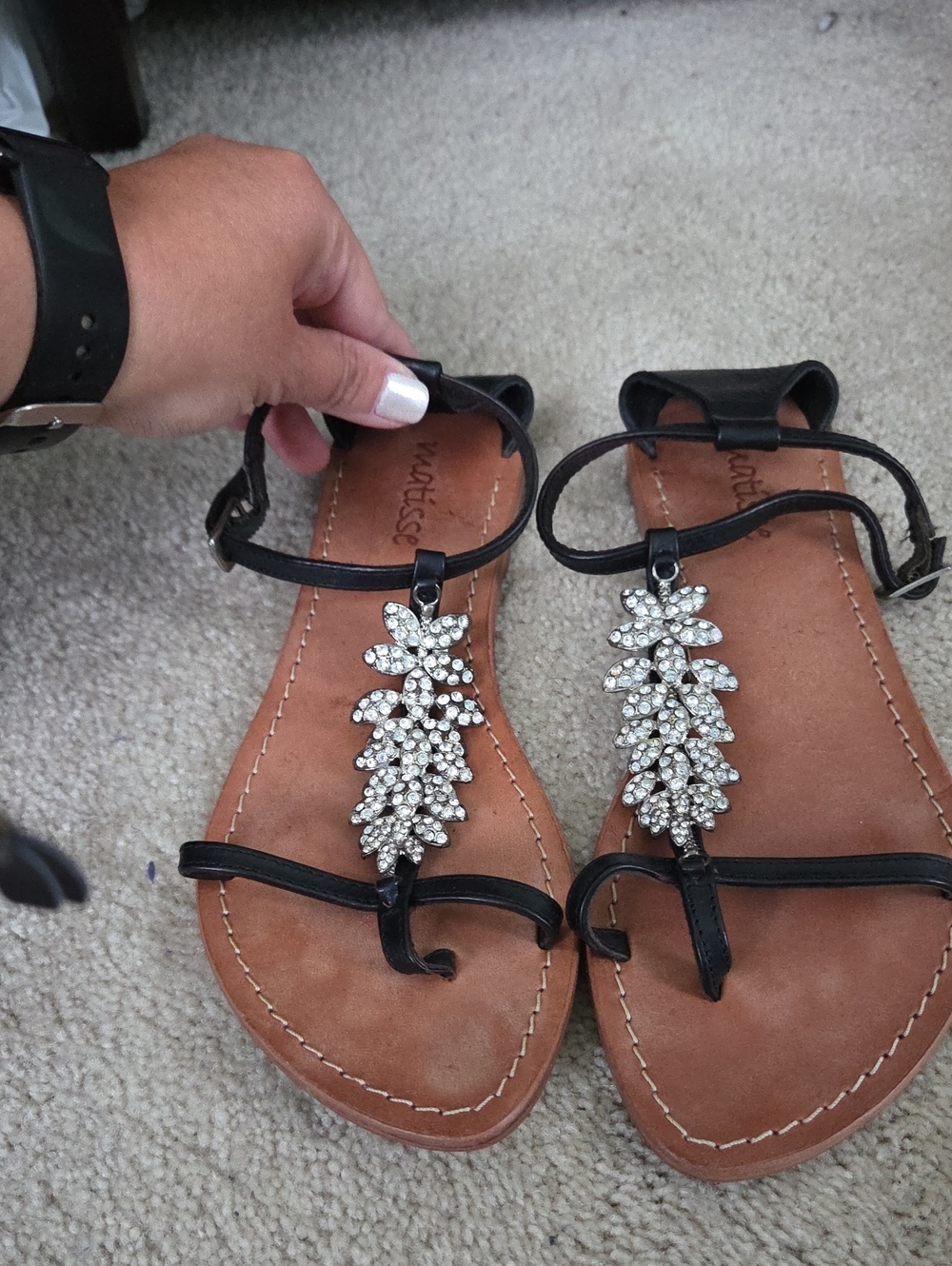 MATISSE GENUINE LEATHER WOMENS SIZE 7 Embellished Black T-Strap Sandals